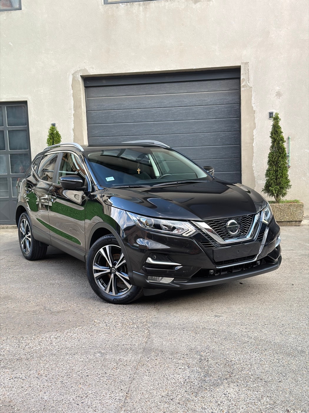 Crni Nissan Qashqai posle detailinga